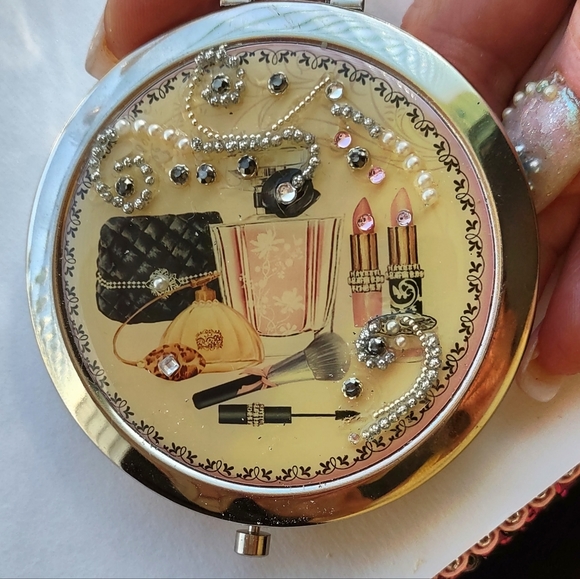 Compact Makeup Mirror - Picture 4 of 6